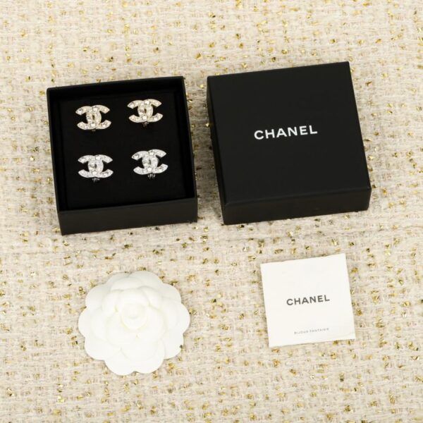 Boutique / 【Clips d'oreilles Chanel en forme de cœur et double C】 Disponibles en or et en argent (B73AN)