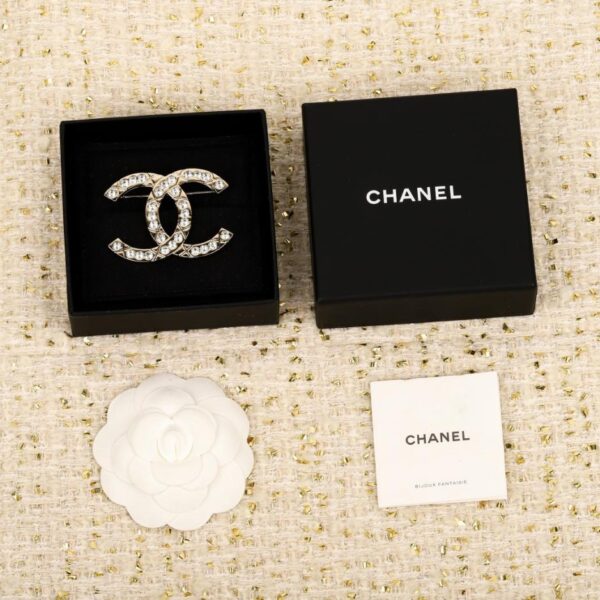 Boutique / 【Broche Chanel matelassée double C entièrement sertie de diamants】(0W4TH)