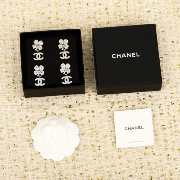 Boutique / 【Boucles d'oreilles Chanel Clover Double C serties de diamants】(FHT4E)