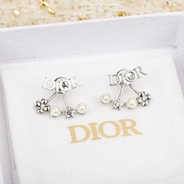 Boucles d'oreilles Dior Pearl Star Trèfle à quatre feuilles en perles (2MBHM)