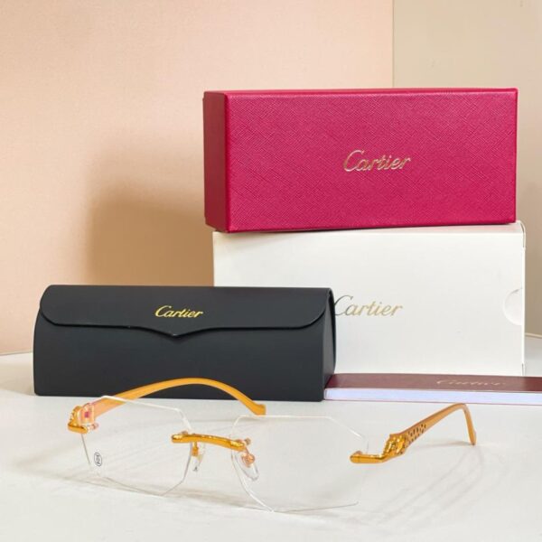 Monture de lunettes Cartier, MODÈLE CT0918S (8YFG95), peut être équipée de verres correcteurs.