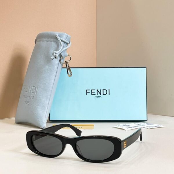 Lunettes de soleil FENDI MODÈLE FE40183I(5WJGZ5)