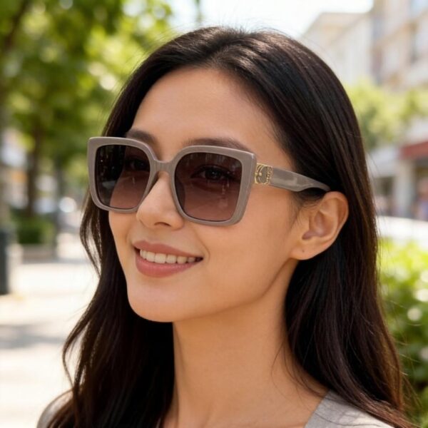 Les nouvelles lunettes de soleil Gucci (4OW7US)