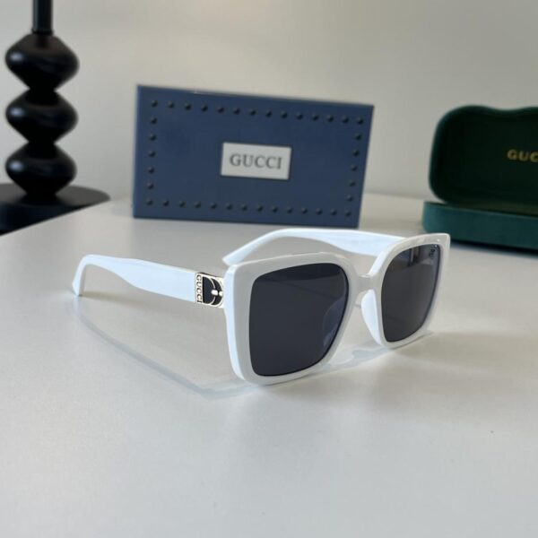 Les nouvelles lunettes de soleil Gucci (38CJV1)
